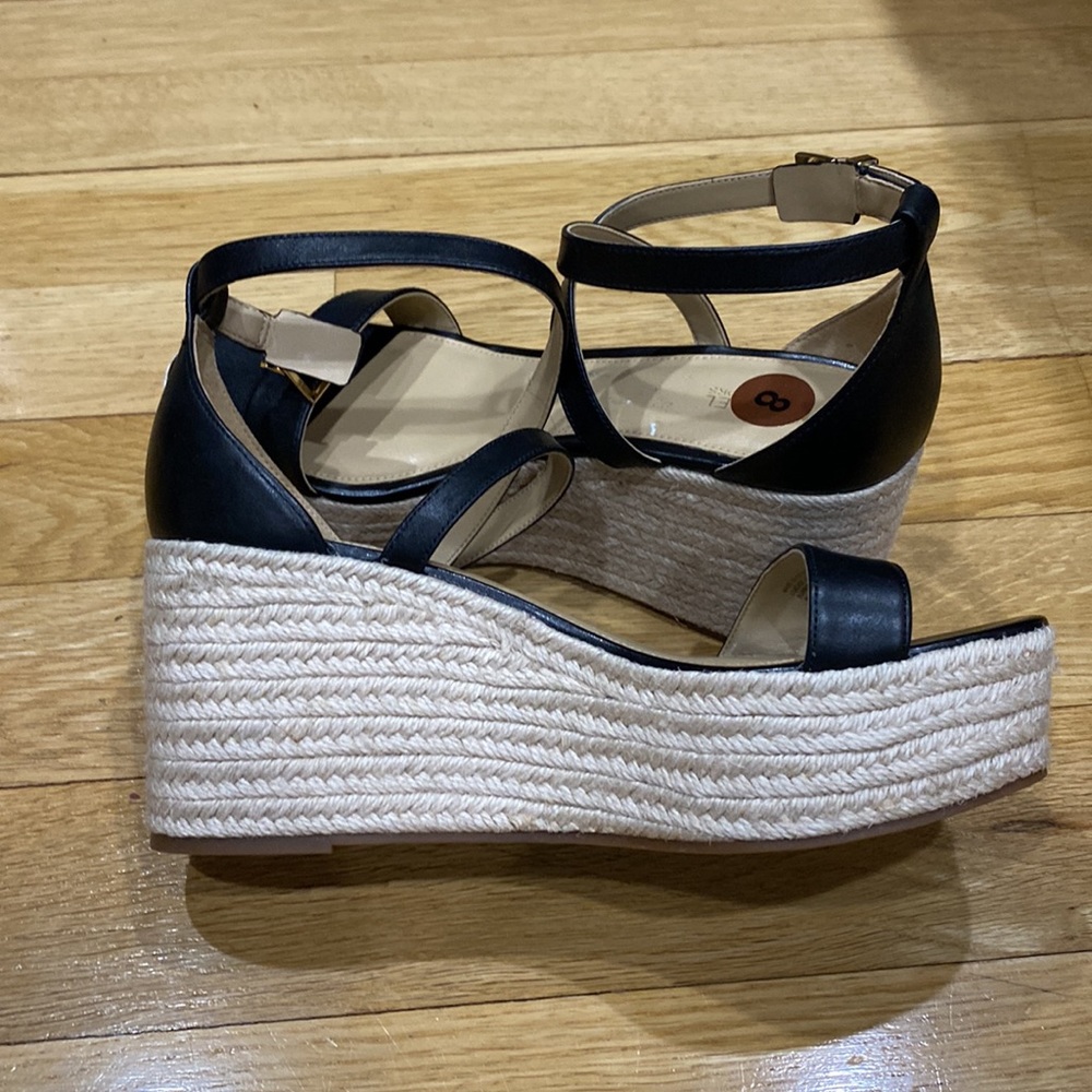 Michael Kors leathers wedge sandals. - Picture 7 of 9